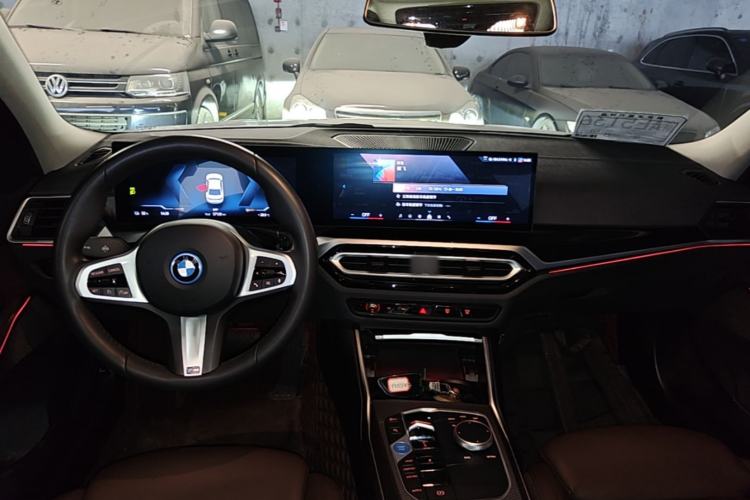 Used BMW i3 2024 eDrive 40 L Midnight Edition Center Console