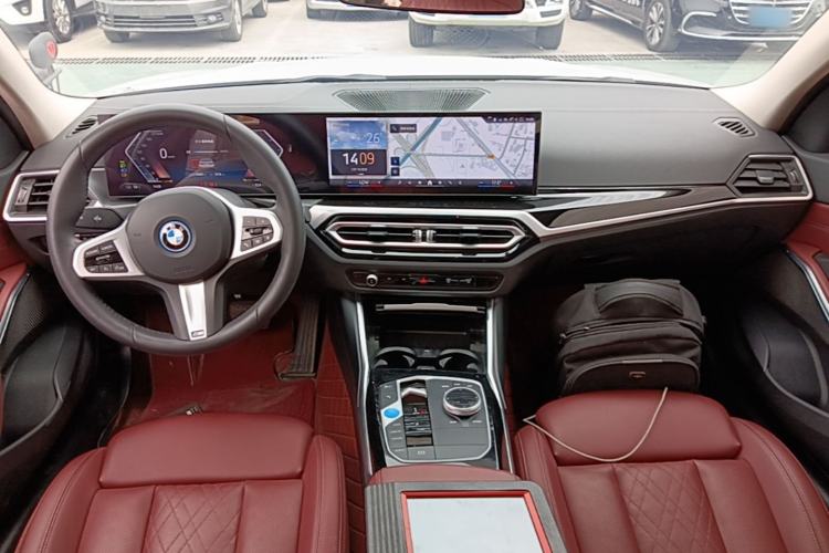 Used BMW i3 2024 eDrive 35 L Center Console