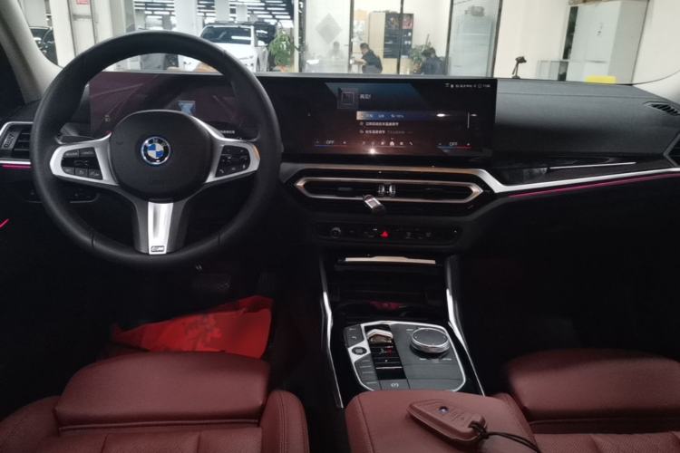 Used BMW i3 2024 eDrive 35 L Center Console