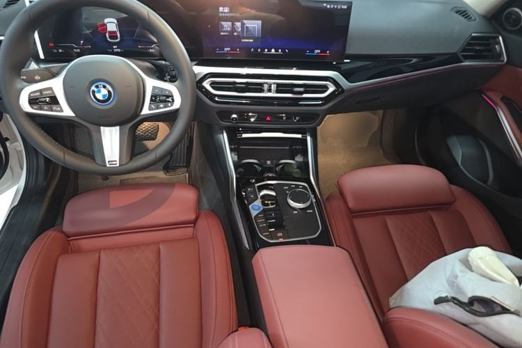 Used BMW i3 2024 eDrive 35 L Center Console