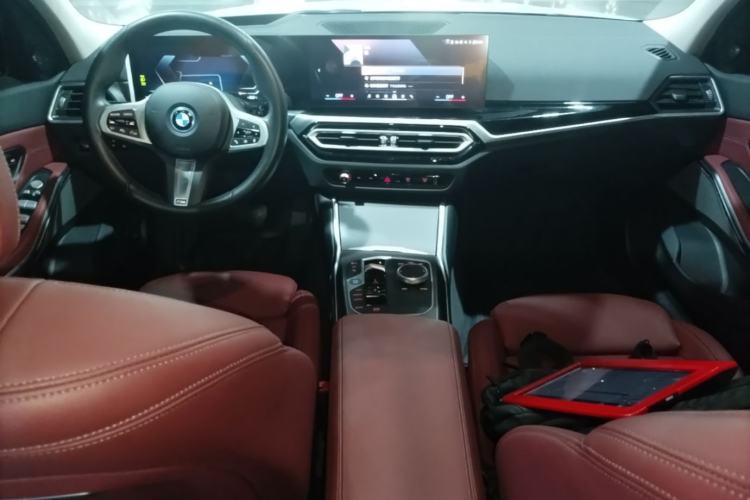 Used BMW i3 2024 eDrive 40 L Midnight Sports Package Center Console