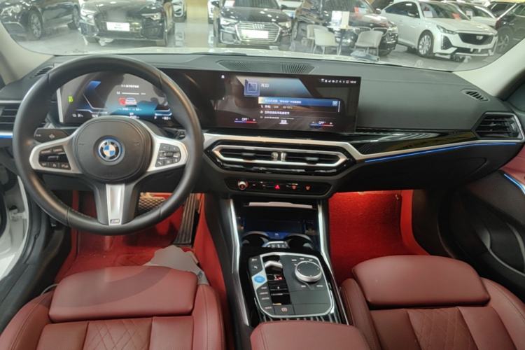 Used BMW i3 2024 eDrive 35 L Center Console