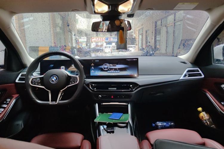 Used BMW i3 2024 eDrive 35 L Center Console