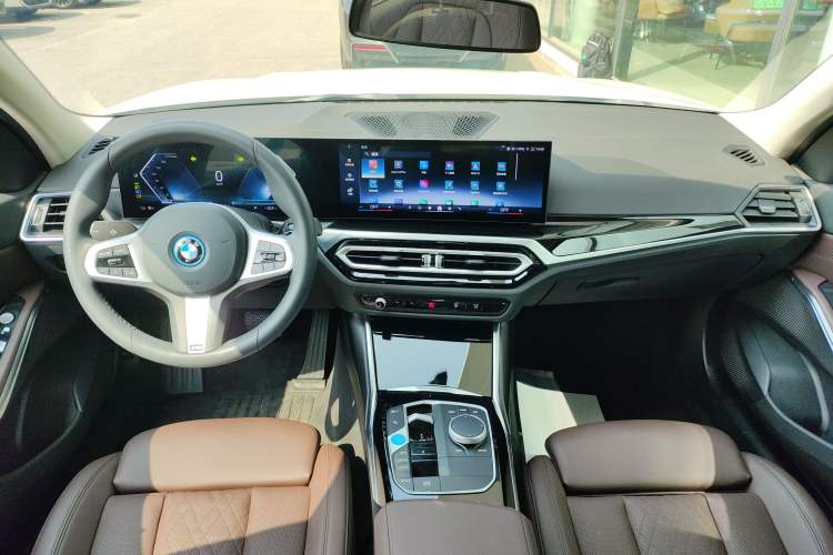 Used BMW i3 2024 eDrive 35 L Center Console