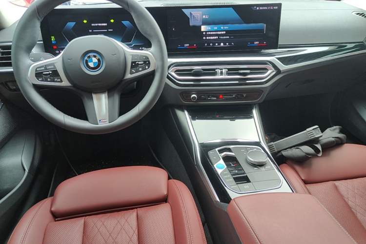 Used BMW i3 2024 eDrive 35 L Center Console