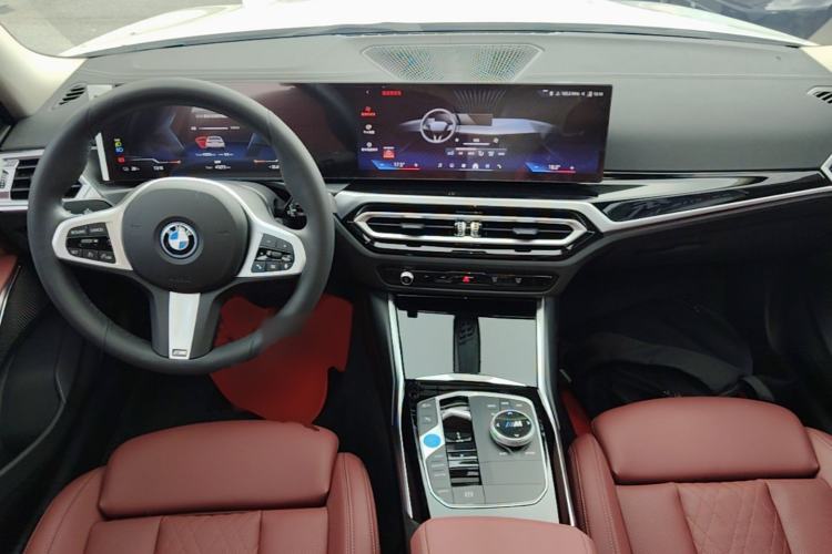 Used BMW i3 2024 eDrive 35 L Center Console