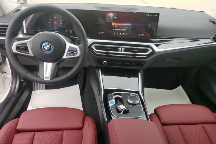 Used BMW i3 2024 eDrive 35 L Center Console