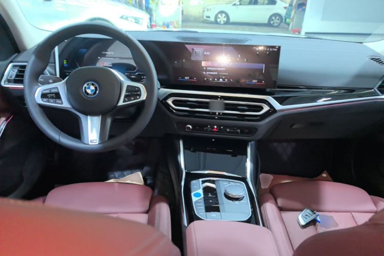Used BMW i3 2024 eDrive 35 L Center Console