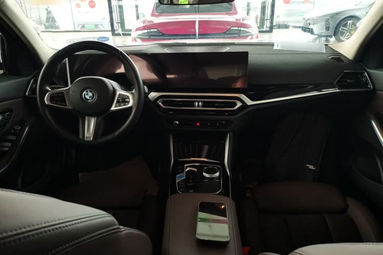 Used BMW i3 2024 eDrive 35 L Center Console