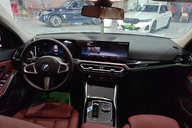 Used BMW i3 2024 eDrive 35 L Center Console