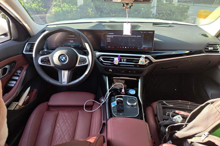 Used BMW i3 2024 eDrive 35 L Center Console