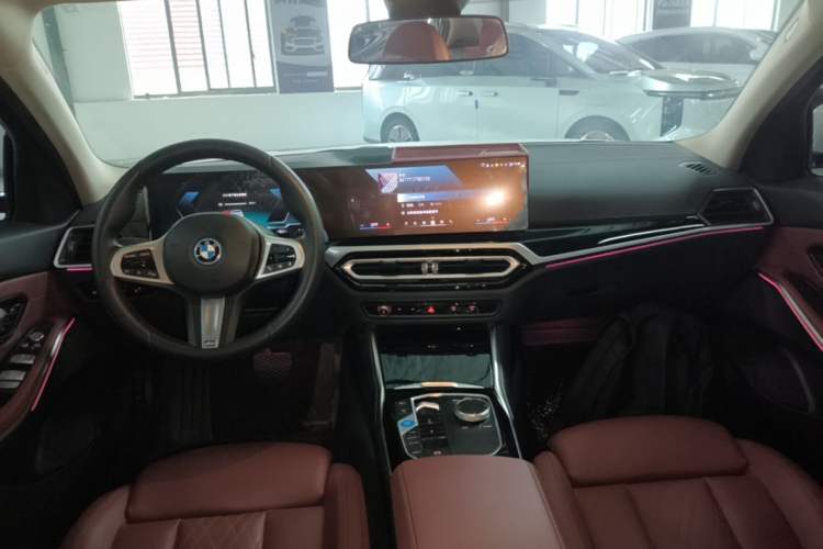 Used BMW i3 2024 eDrive 35 L Center Console