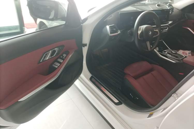 Used BMW i3 2024 eDrive 35 L Driver Seat