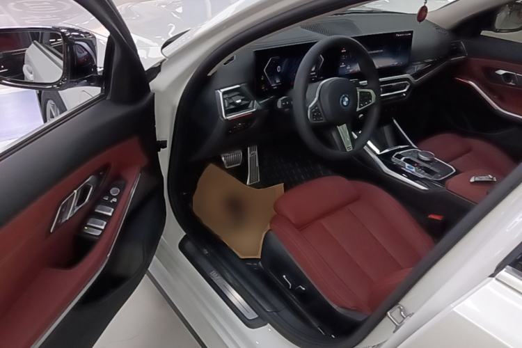Used BMW i3 2024 eDrive 35 L Driver Seat