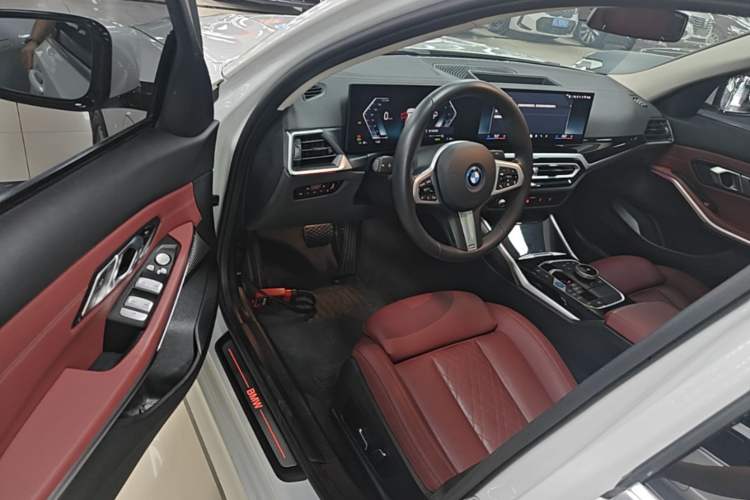 Used BMW i3 2024 eDrive 35 L Driver Seat