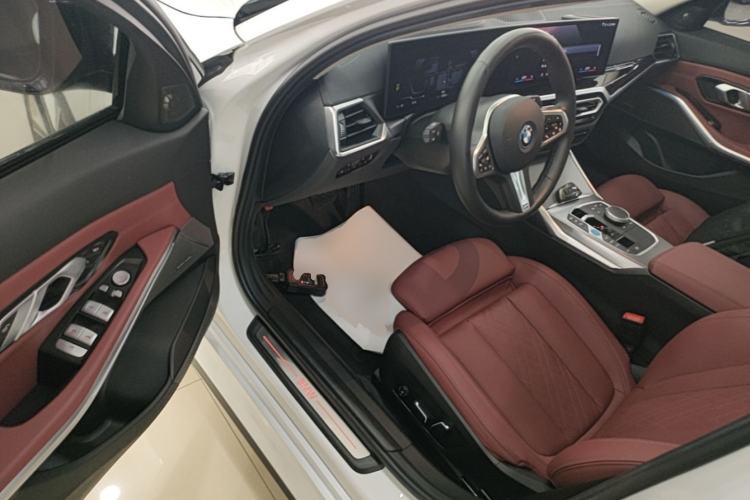 Used BMW i3 2024 eDrive 40 L Midnight Sports Package Driver Seat