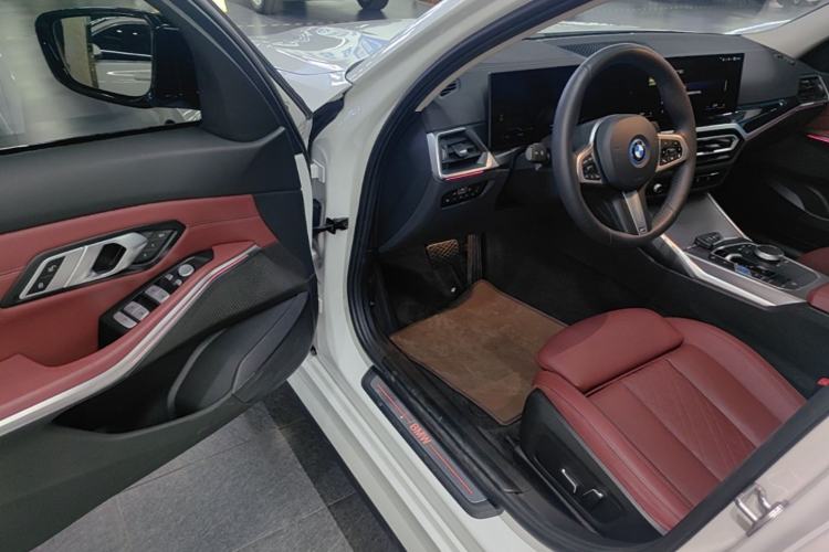 Used BMW i3 2024 eDrive 40 L Midnight Edition Driver Seat