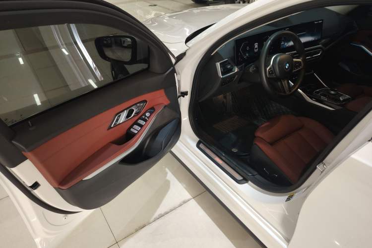 Used BMW i3 2024 eDrive 35 L Driver Seat