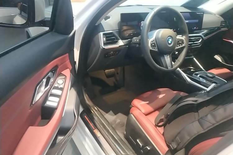 Used BMW i3 2024 eDrive 35 L Driver Seat