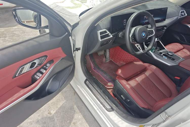 Used BMW i3 2024 eDrive 35 L Driver Seat