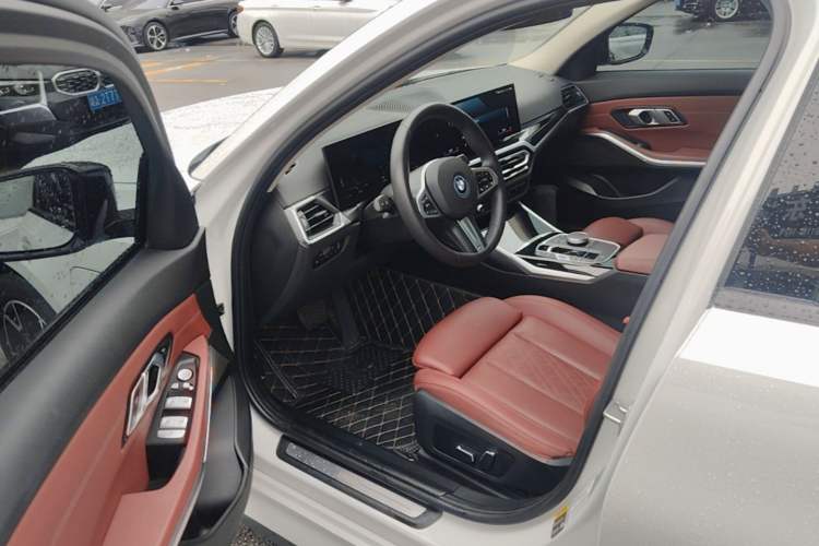 Used BMW i3 2024 eDrive 35 L Driver Seat