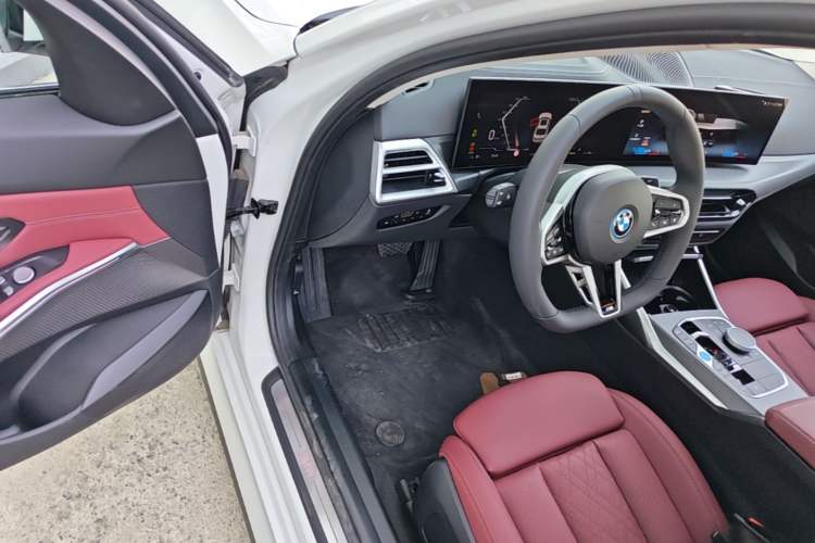 Used BMW i3 2024 eDrive 35 L Driver Seat