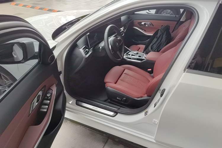 Used BMW i3 2024 eDrive 35 L Driver Seat