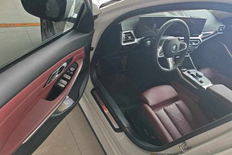 Used BMW i3 2024 eDrive 35 L Driver Seat