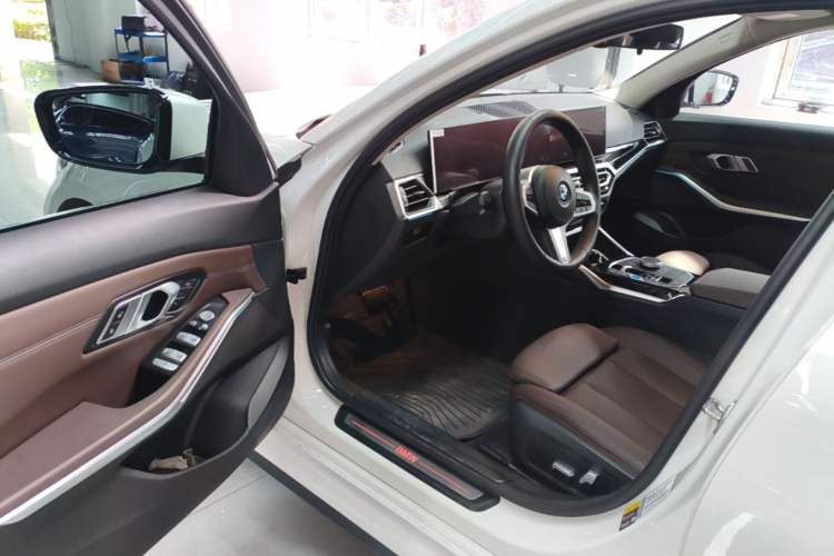 Used BMW i3 2024 eDrive 35 L Driver Seat