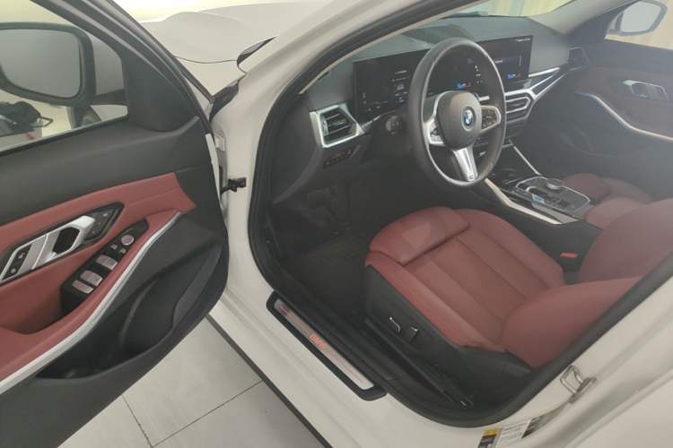 Used BMW i3 2024 eDrive 35 L Driver Seat