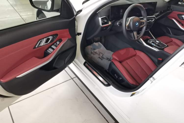 Used BMW i3 2024 eDrive 35 L Driver Seat