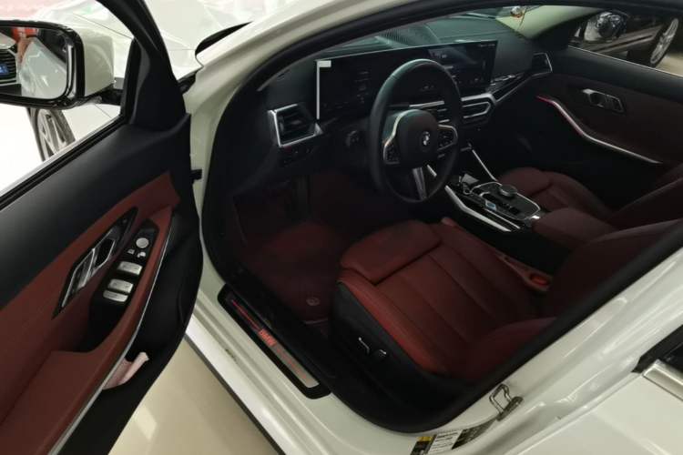 Used BMW i3 2024 eDrive 35 L Driver Seat