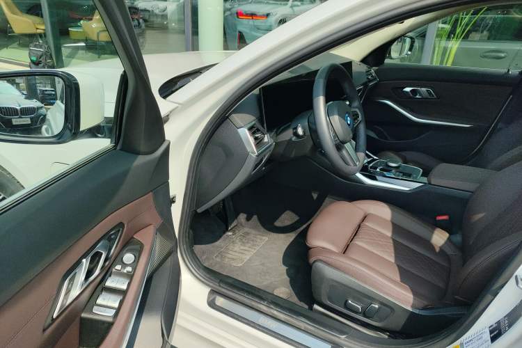 Used BMW i3 2024 eDrive 35 L Driver Seat