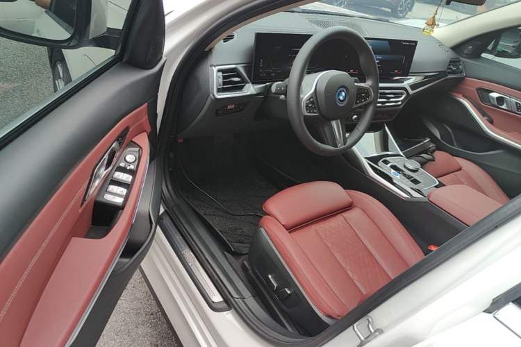 Used BMW i3 2024 eDrive 35 L Driver Seat