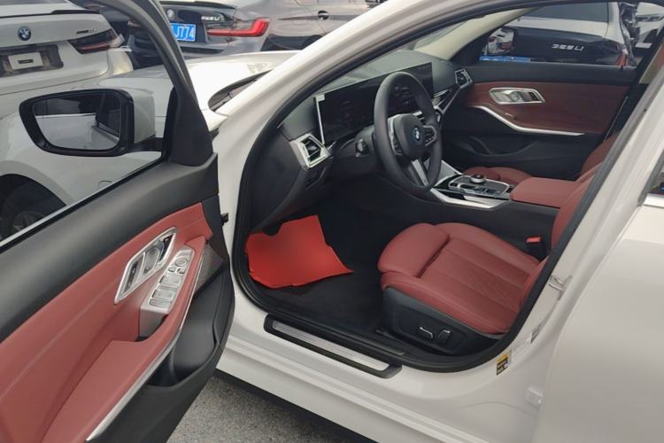 Used BMW i3 2024 eDrive 35 L Driver Seat