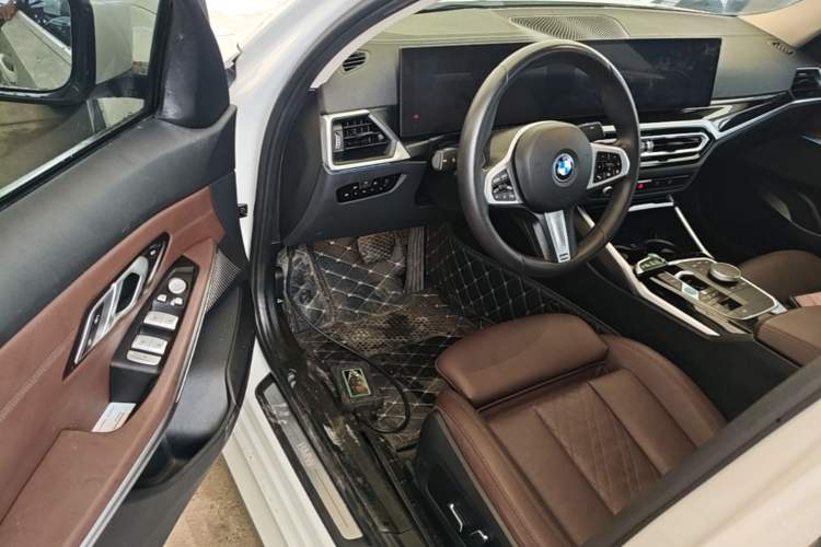 Used BMW i3 2024 eDrive 35 L Driver Seat