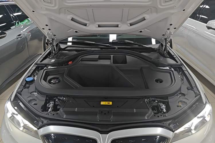 Used BMW i3 2024 eDrive 35 L Engine Bay
