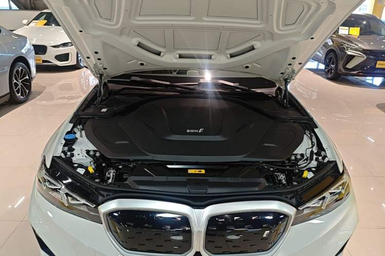 Used BMW i3 2024 eDrive 35 L Engine Bay