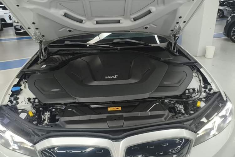 Used BMW i3 2024 eDrive 35 L Engine Bay