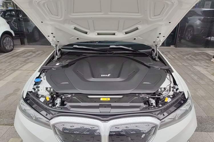 Used BMW i3 2024 eDrive 35 L Engine Bay