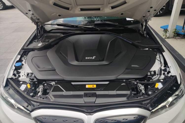Used BMW i3 2024 eDrive 35 L Engine Bay