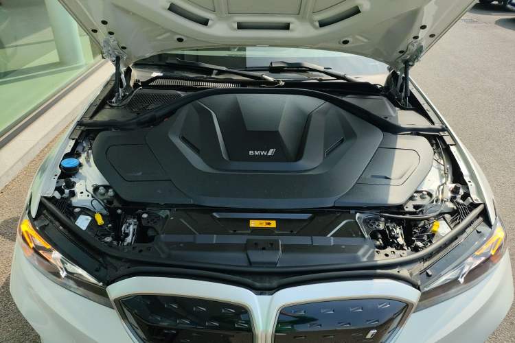 Used BMW i3 2024 eDrive 35 L Engine Bay