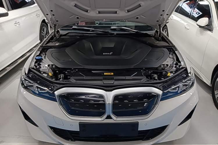 Used BMW i3 2024 eDrive 35 L Engine Bay