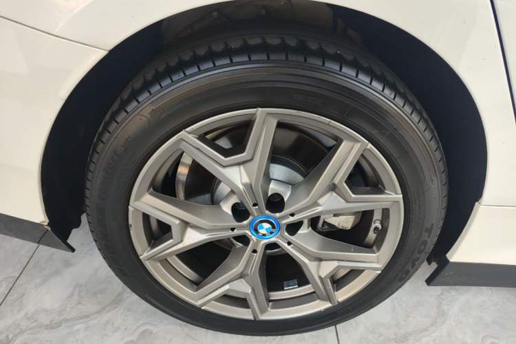 Used BMW i3 2024 eDrive 35 L Exterior 1