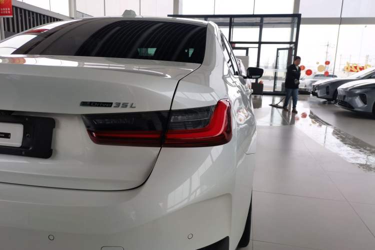 Used BMW i3 2024 eDrive 35 L Exterior 3