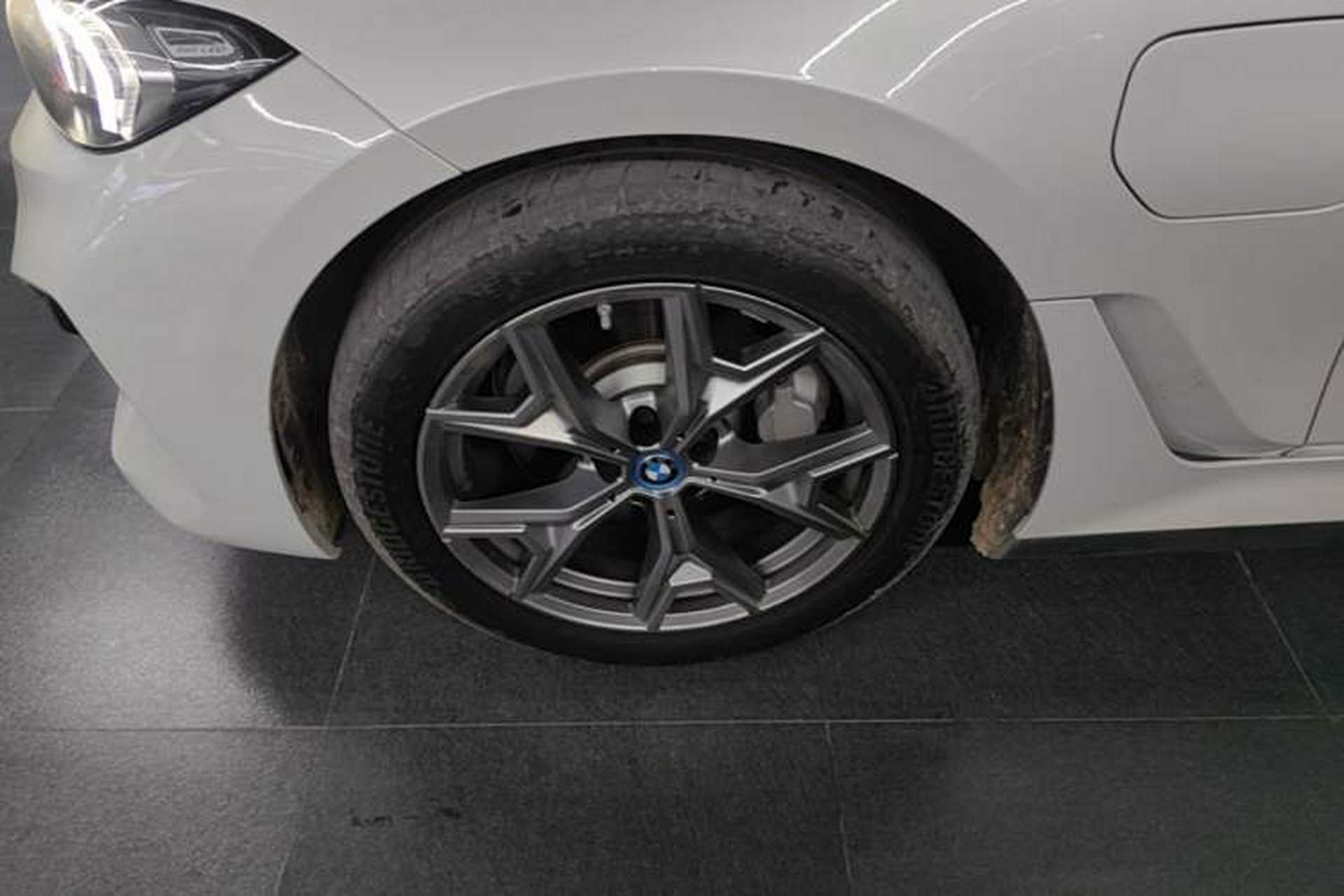 Used BMW i3 2024 eDrive 35 L Exterior 4