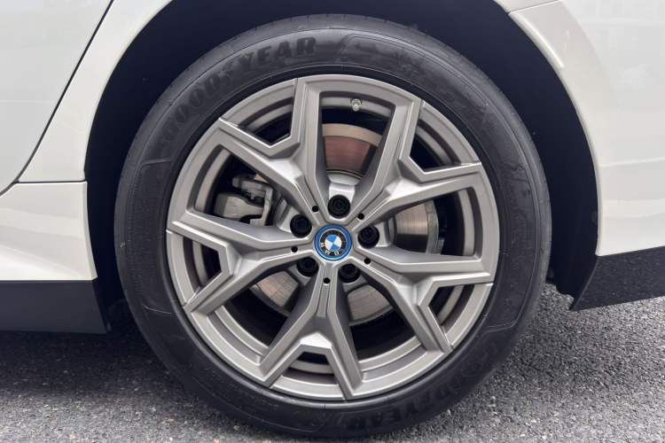 Used BMW i3 2024 eDrive 35 L Exterior 4