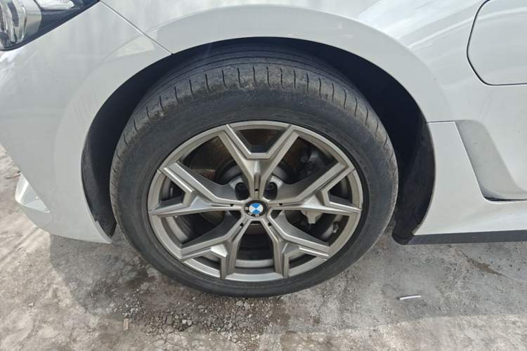 Used BMW i3 2024 eDrive 35 L Exterior 4