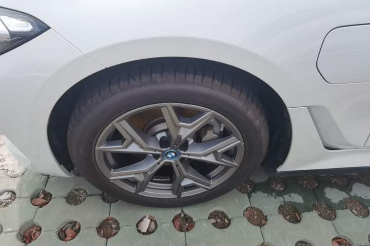 Used BMW i3 2024 eDrive 35 L Exterior 4