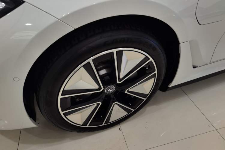 Used BMW i3 2024 eDrive 40 L Midnight Sports Package Exterior 4